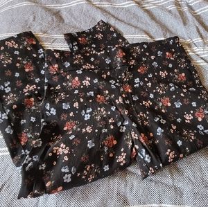 3/$25 Jules and Leopold floral skinny crops, size L
